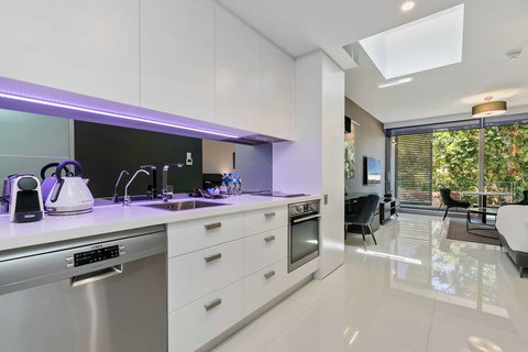 Good Life Suites - Travel Search 4