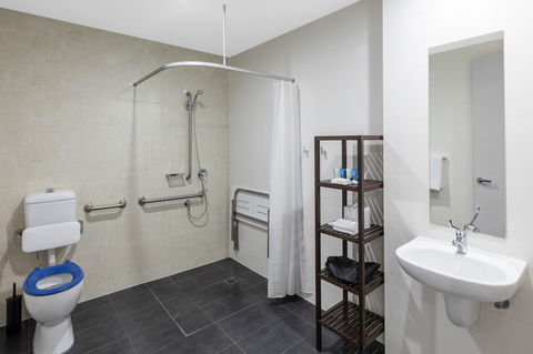 Meriton Serviced Apartments North Sydney - Cruises Travel 0