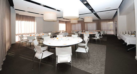 Royal Pacific Hotel - Travel Search 10