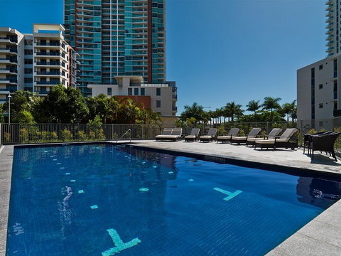 Meriton Suites Southport - Tourism Guide 2