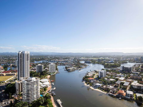 Mantra Towers Of Chevron Surfers - Cruises Travel 3