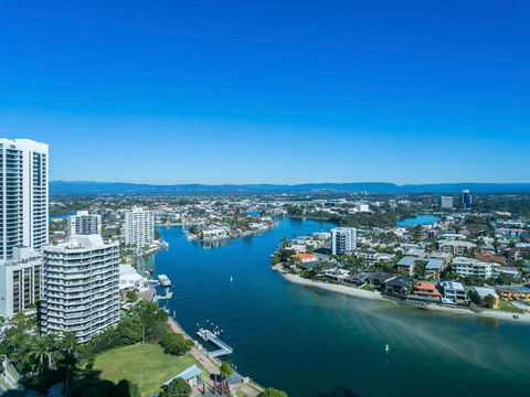 Mantra Towers Of Chevron Surfers - Cruises Travel 15