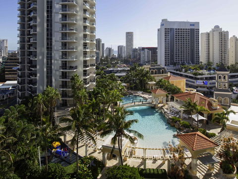 Mantra Towers Of Chevron Surfers - Cruises Travel 17