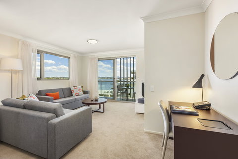 Quest Breakfast Creek - Travel Search 5