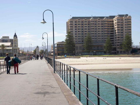 Mercure Grosvenor Hotel Adelaide - Cruises Travel 17