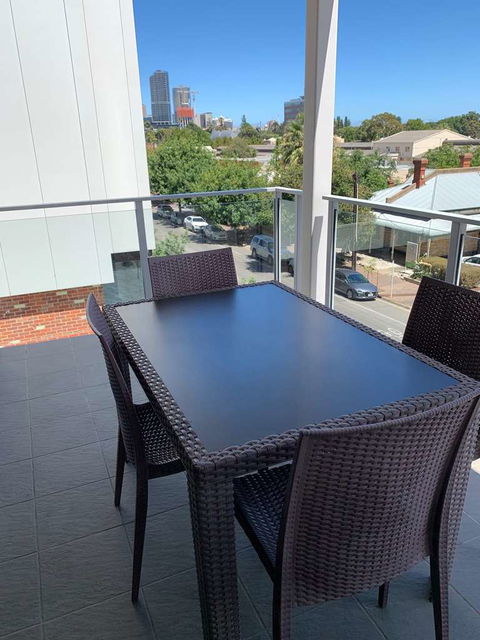 Adelaide Dress Circle Apartments - Cruises Travel 8