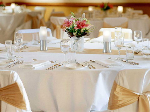 Novotel Canberra - Travel Agents 6