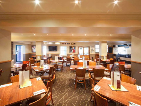 Mercure Canberra Hotel - Travel Search 3