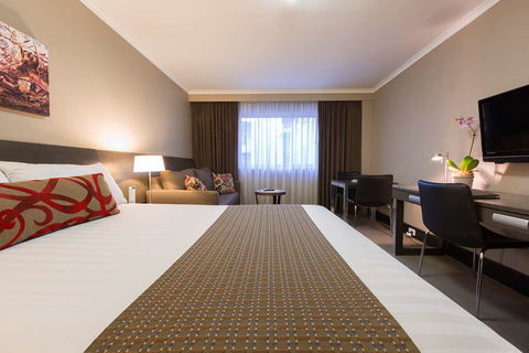 Pavilion On Northbourne - Cruises Travel 12