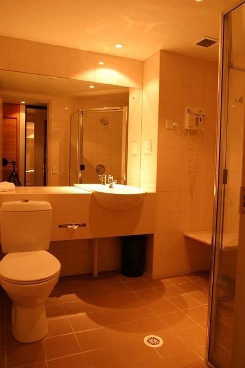 Kingsford Smith Motel - Travel Search 9