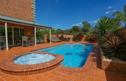 Best Western Plus Hovell Tree Inn - Tourism Guide 4