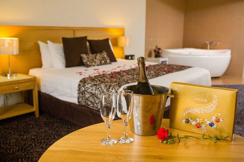 Best Western Plus Hovell Tree Inn - Tourism Guide 12