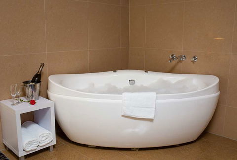 Best Western Plus Hovell Tree Inn - Tourism Guide 13