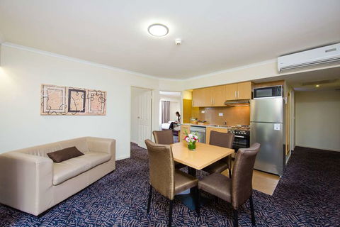 Best Western Plus Hovell Tree Inn - Tourism Guide 16