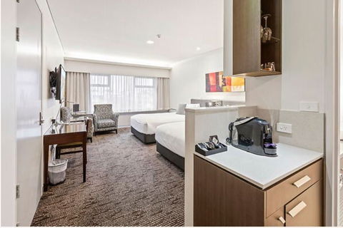 Alexandra Hills Hotel - Cruises Travel 6