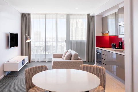 Meriton Suites Campbell Street - Cruises Travel 7