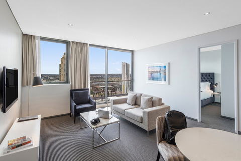 Meriton Suites Campbell Street - Cruises Travel 9