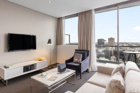 Meriton Suites Campbell Street - Cruises Travel 11