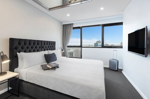 Meriton Suites Kent Street - Cruises Travel 11