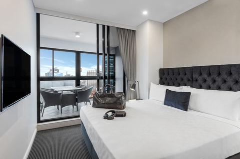Meriton Suites Kent Street - Cruises Travel 12