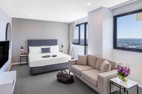 Meriton Suites Kent Street - Cruises Travel 17