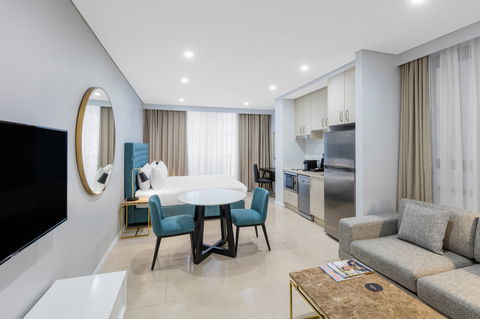 Meriton Suites Pitt Street - Cruises Travel 6