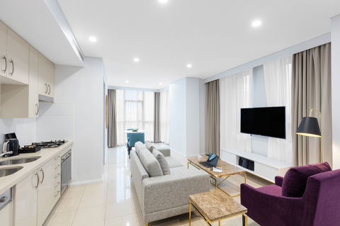 Meriton Suites Pitt Street - Cruises Travel 8