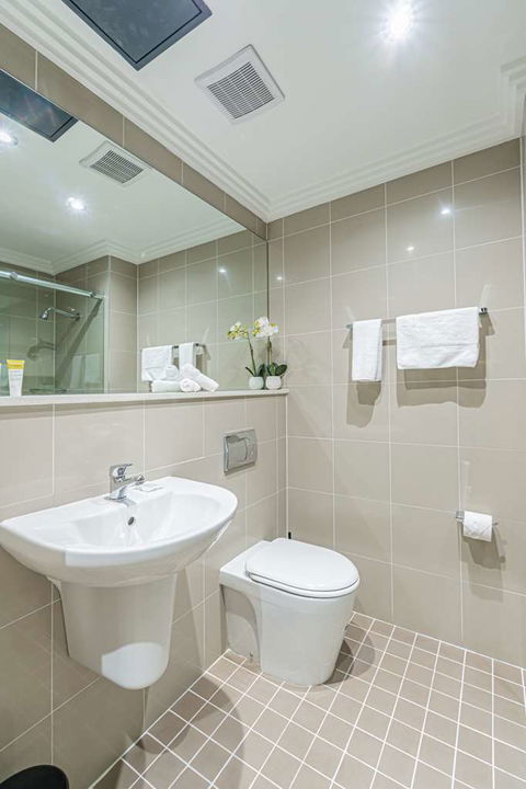 Best Western Plus Camperdown Suites - Cruises Travel 9