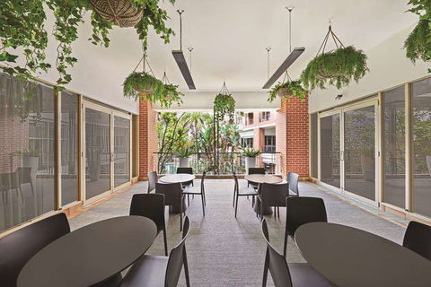 Adina Apartment Hotel Sydney Surry Hills - Tourism Guide 13