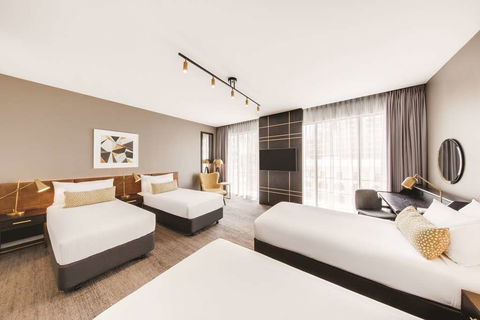 Vibe Hotel Sydney - Cruises Travel 8