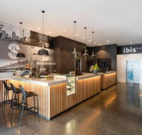 Hotel Ibis World Square - Cruises Travel