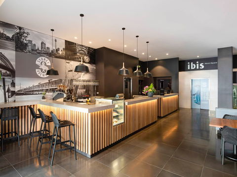 Hotel Ibis World Square - Cruises Travel 0