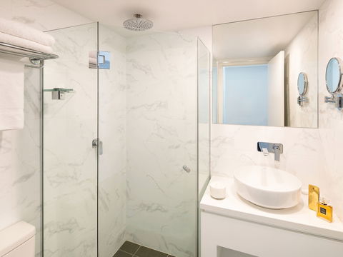 Hotel Ibis World Square - Cruises Travel 7