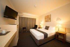 Emerald Maraboon Motor Inn - Cruises Travel 8