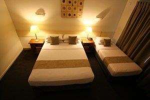 Emerald Maraboon Motor Inn - Cruises Travel 9
