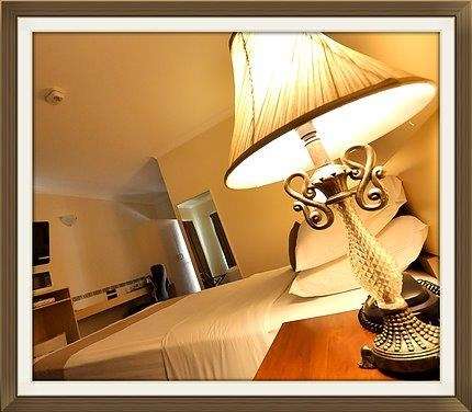 Emerald Maraboon Motor Inn - Cruises Travel 13