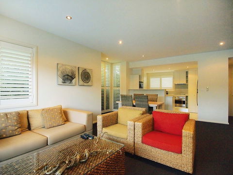 Oaks Pacific Blue Resort - Cruises Travel 2