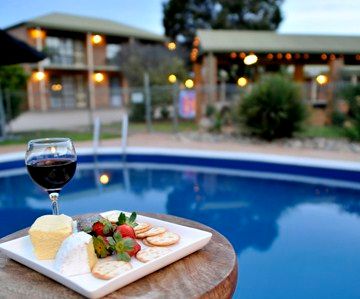 Statesman Motor Inn - Travel Agents 1