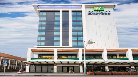 Holiday Inn Express Adelaide City Centre - Cruises Travel 1