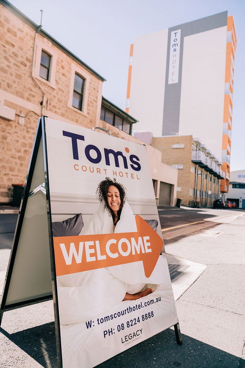 Tom's Court Hotel - Cruises Travel 2