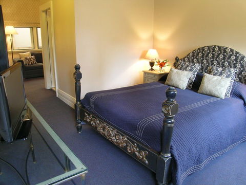 The Russell Hotel - Cruises Travel 1