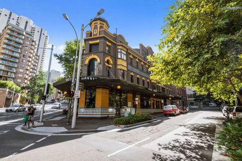 Hotel Harry, An Ascend Hotel - Tourism Guide 1