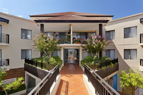 Astra Apartments The Griffin - Tourism Guide 2