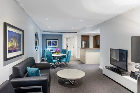 Meriton Suites World Tower - Cruises Travel 2