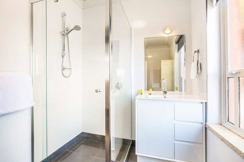 Nightcap Rose & Crown Hotel - Travel Search 1