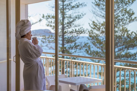 Crowne Plaza Terrigal - Travel Agents 1