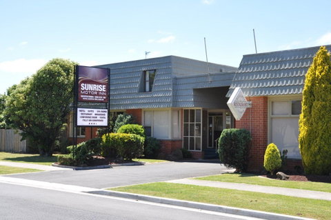Sunrise Motor Inn - Tourism Guide 0