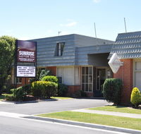 Sunrise Motor Inn - Cruises Travel