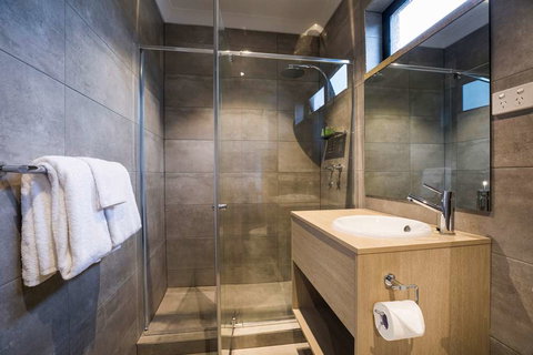 Nightcap at Playford Tavern - Travel Search 2