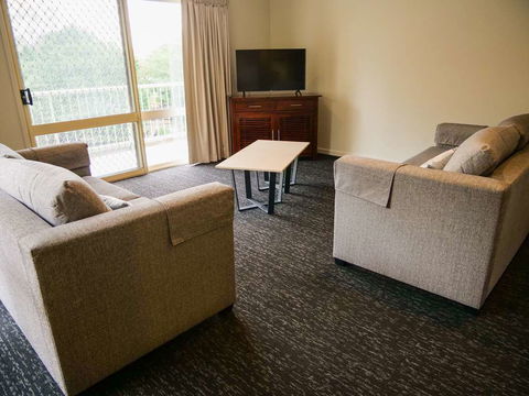 Nightcap At Hinterland Hotel - Cruises Travel 1